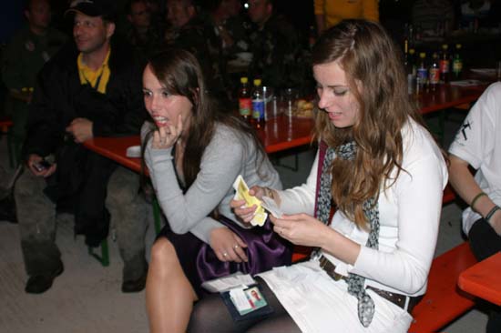 nld-2010_hangarparty_084