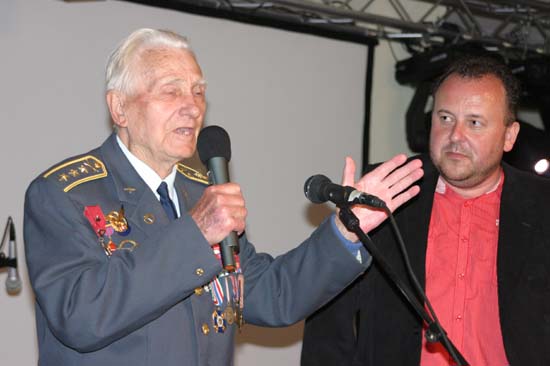 nld-2010_hangarparty_110